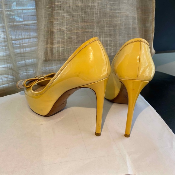 LOUIS VUITTON AZUR DAMIER PAT LEATHER OPEN-TOE PUMPS HEELS LT YELLOW/CREAM 36-6 - Picture 7 of 11
